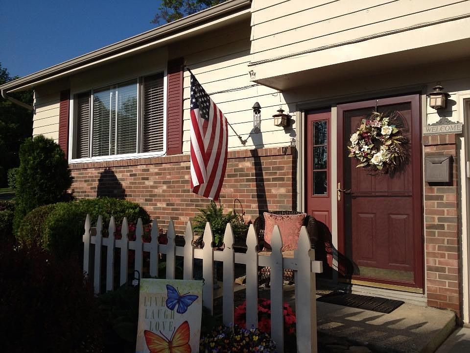 1st image of 2040 Hermitage Dr