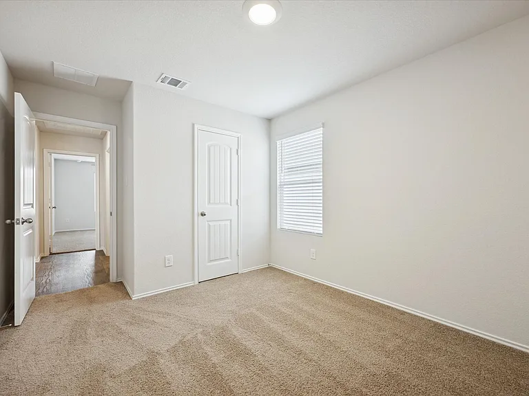 323 Shimmering Cv — Photo 9