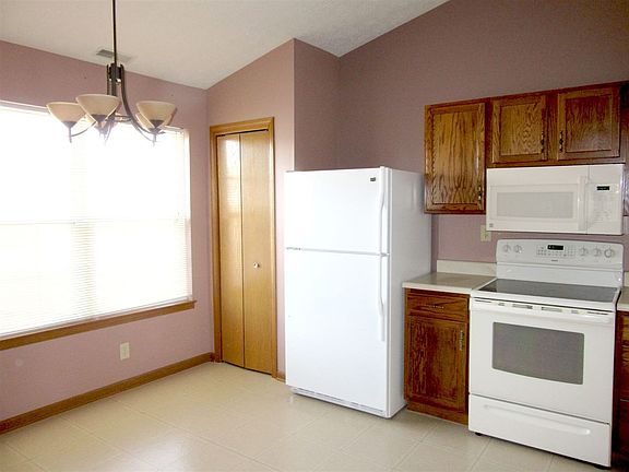 3rd image of 3209 Bowfield Way