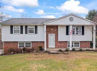 15 Blue Jay Dr, Washington, PA 15301