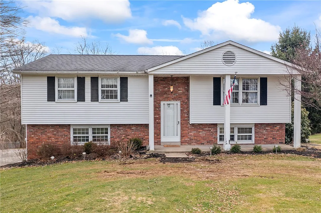 15 Blue Jay Dr photo 1