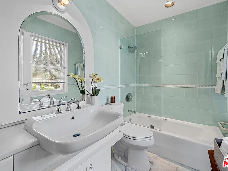 910 N Crescent Dr — Photo 22