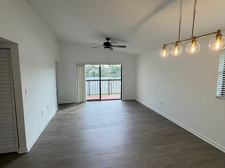 9785 Nob Hill Ct — Photo 7