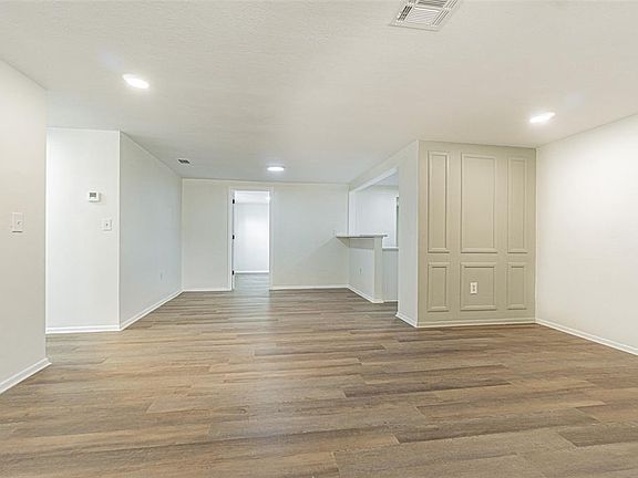 4th image of 5165 Greenwood St