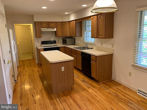 4th image of 239 Brandylion Dr