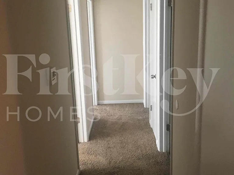 410 S Villa Ave — Photo 6