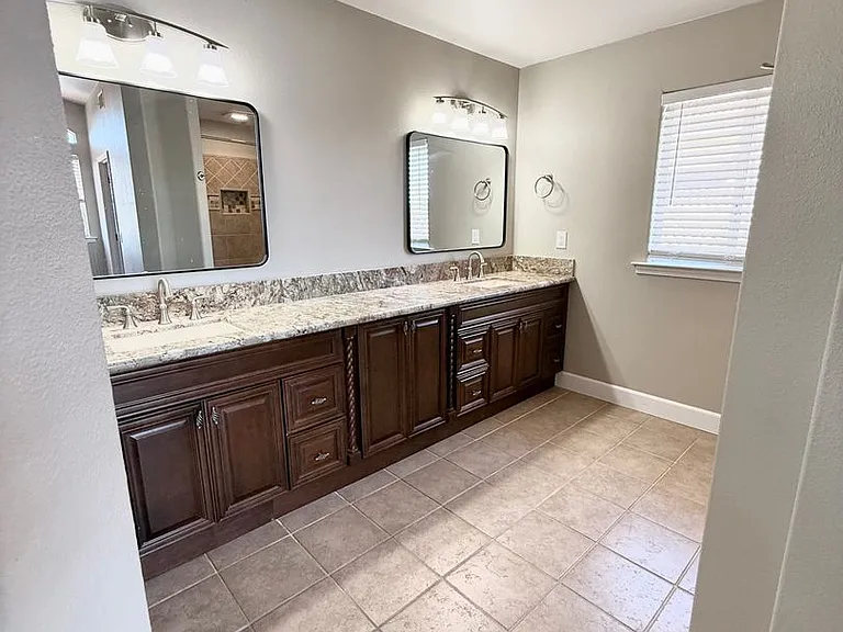1019 Nanette Ln — Photo 22