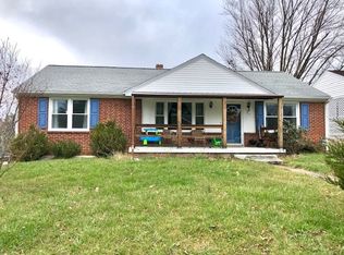 27 N Lynnhaven Dr, Staunton, VA 24401