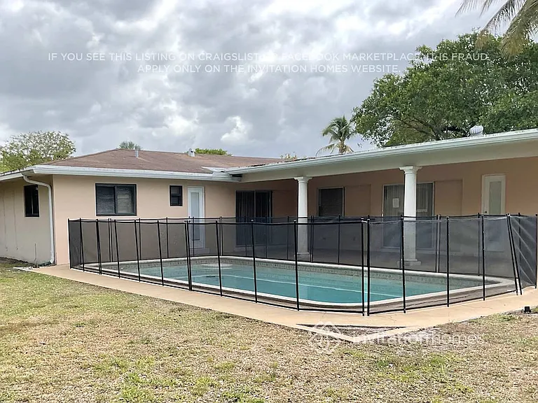 941 SW 75th Ter — Photo 16