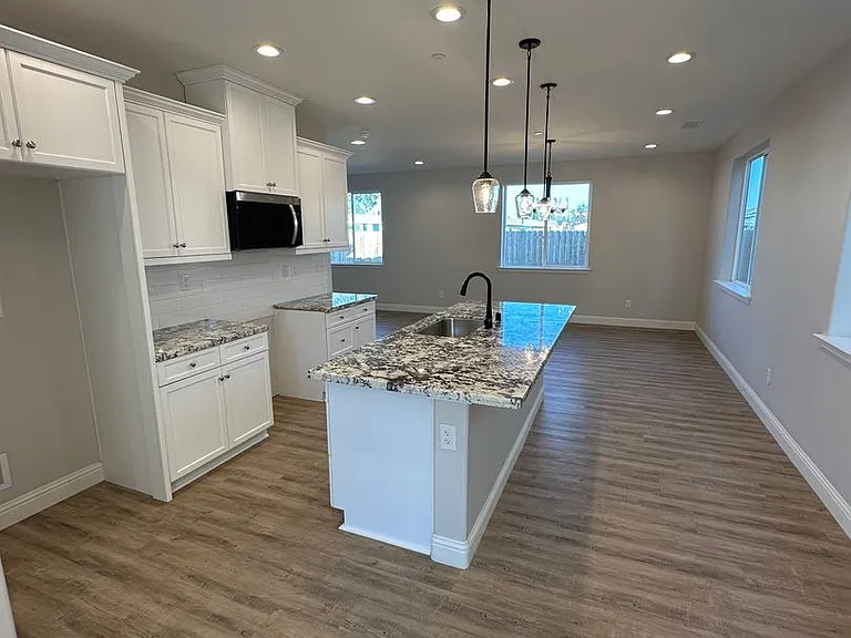 134 N Purdue Ave — Photo 4
