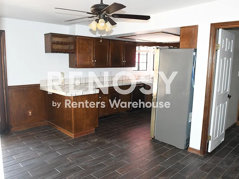 325 W Highland Ave — Photo 9