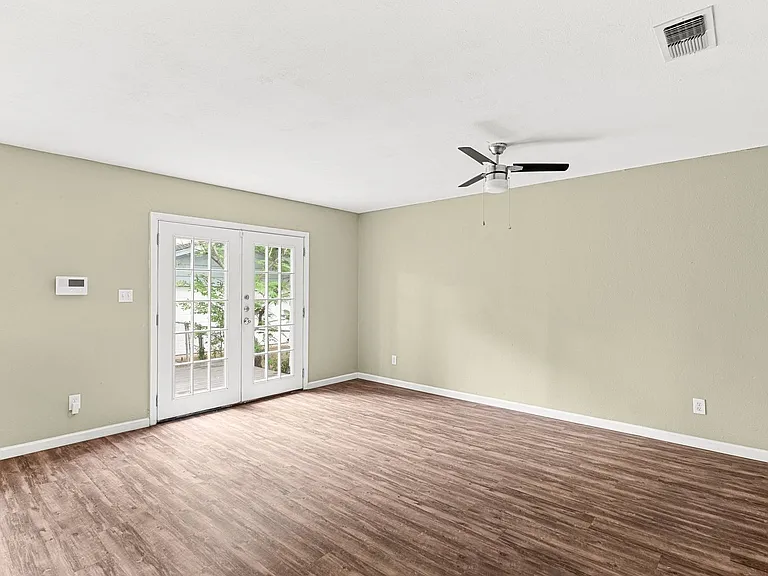 1422 Yorkshire Dr — Photo 6