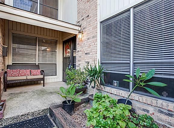 2nd image of 2976 Country Place Cir