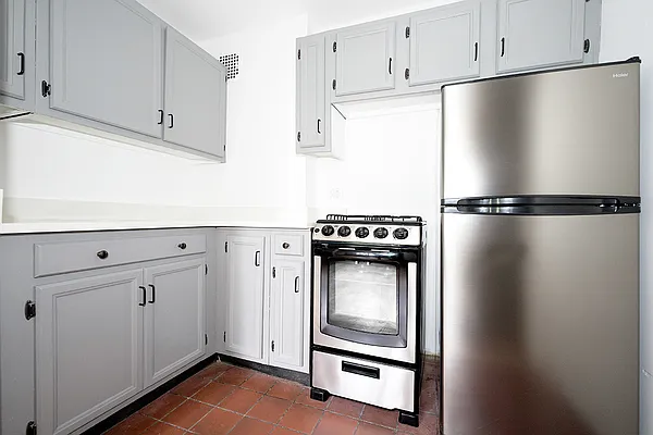Rented by Buchbinder & Warren | media 4