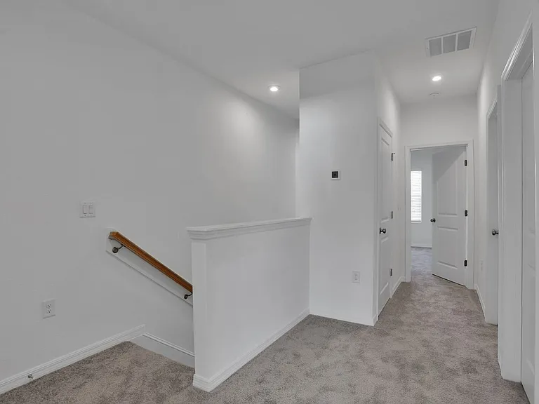 298 Anthony Dr — Photo 7