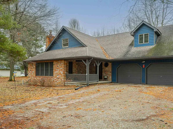 10 Grand Oaks Dr, Lincoln, IL 62656