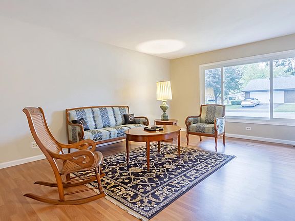 4th image of 1290 Yorkshire Dr