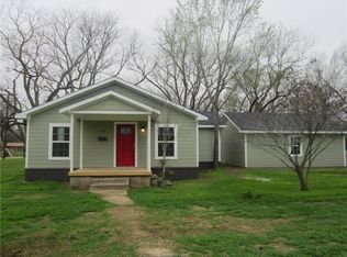 1108 Cypress St, Hearne, TX 77859