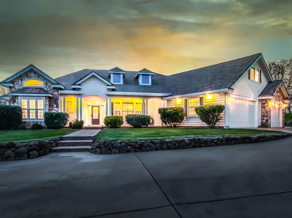 12670 River Hills Dr, Bella Vista, CA 96008