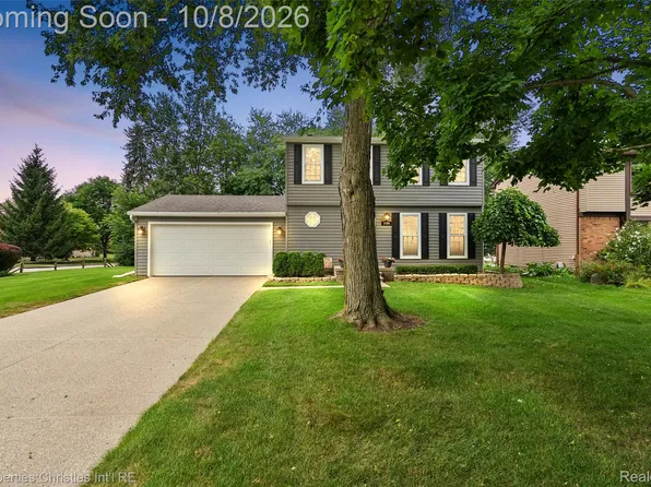1696 Dancer Dr, Rochester Hills, MI 48307