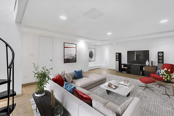 Rented by Joe Gotham LTD | media 19