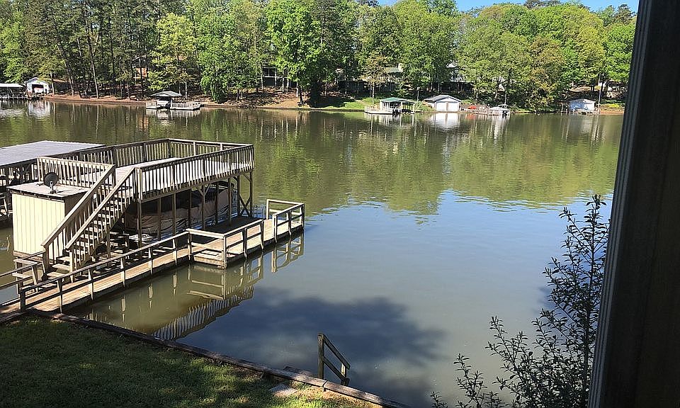 2nd image of 404 Pinehaven Dr