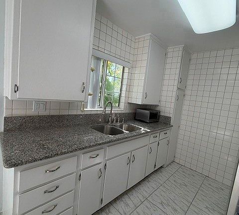 5th image of 1717 N Berendo St