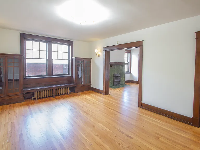 414 Franklin Ave #2R — Photo 4