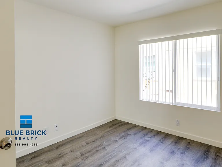 212 W Elk Ave #2 — Photo 11