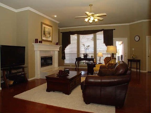 3rd image of 3839 Belton Dr