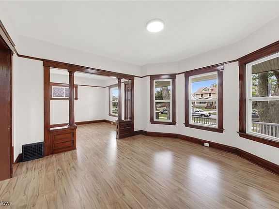 3rd image of 2801 Oak Park Ave