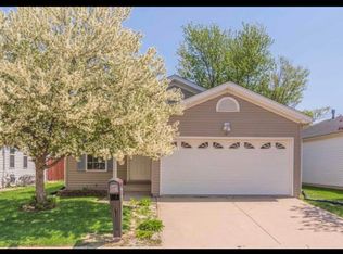 10 Fetzer Dr, Bloomington, IL 61704