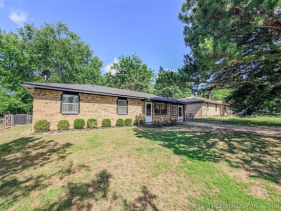 2nd image of 504 S Cedar Pl