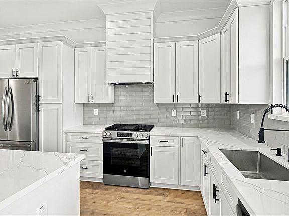 5th image of 3000 Angelique Dr
