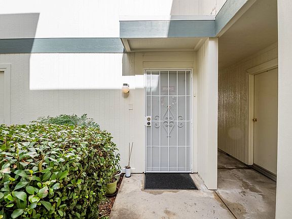 3rd image of 10508 Sunland Blvd Unit 7