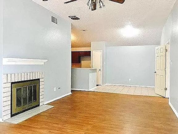 5th image of 3129 Green Branch Dr