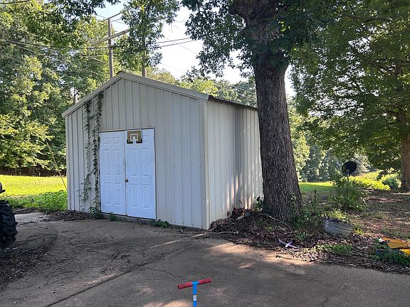 5th image of 1409 Drake Dr