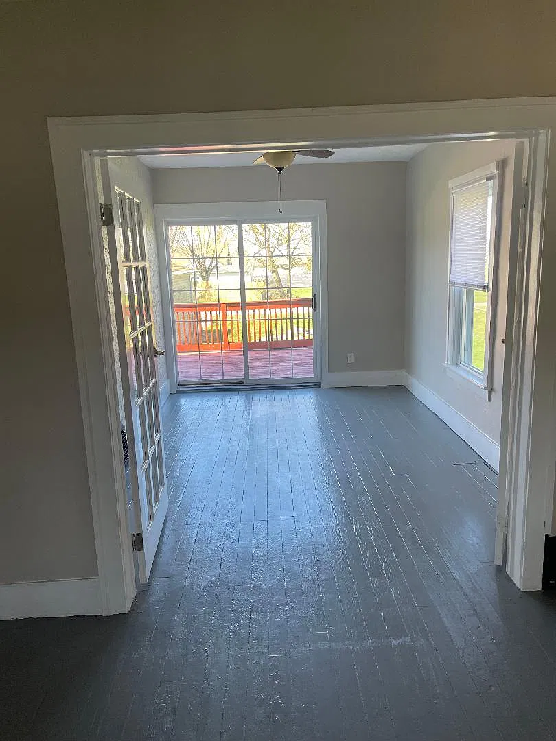 3 bed, 910 sqft, $1,400 — Photo 2