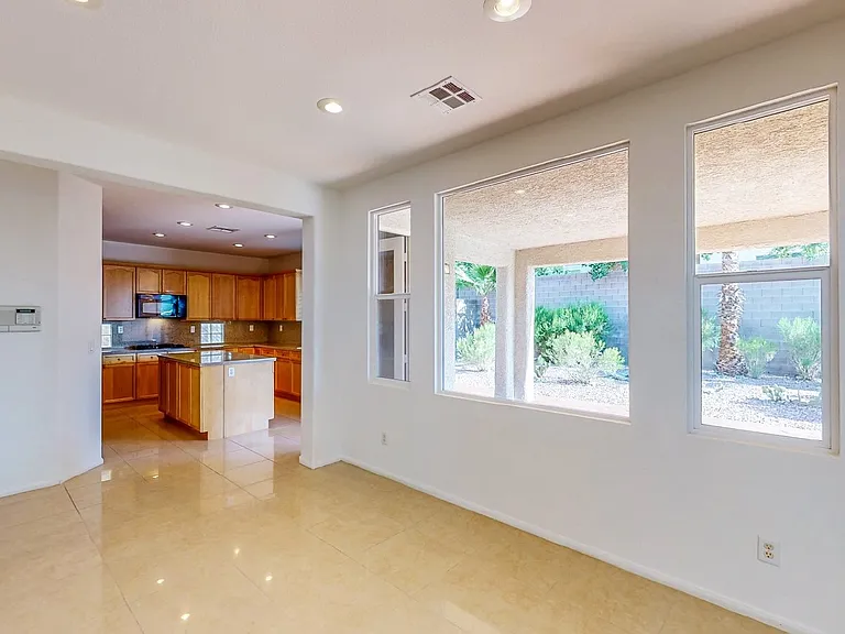 9412 Forest Edge Ave — Photo 6