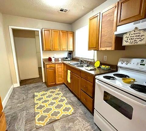 5th image of 4229 SE 25th St