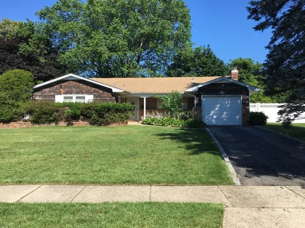 58 Carnegie Dr, Smithtown, NY 11787
