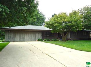 7 Saint Andrews Dr, Storm Lake, IA 50588