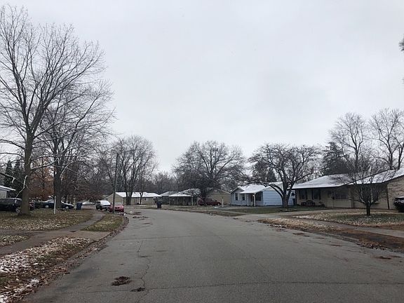 4th image of 17 Scarlet Dr