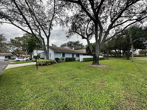5th image of 8592 Flamingo Drive #8592