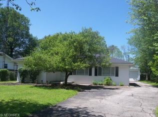 5566 Columbia Dr, Bedford Heights, OH