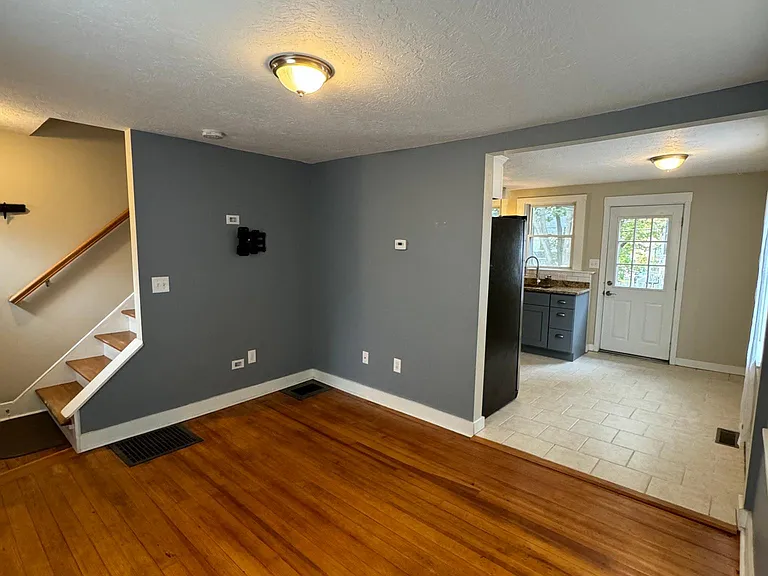 122 Raleigh Way — Photo 3