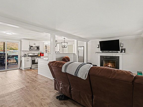 4th image of 774 Abbott Rd