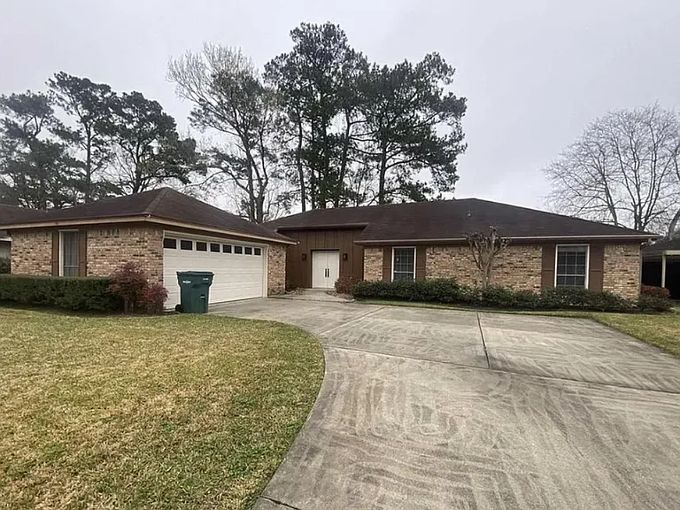 1170 Brandywine Dr — Photo 1