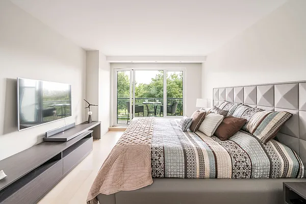 Sold by Compass | media 17