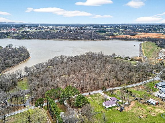 3rd image of E Lake Rd